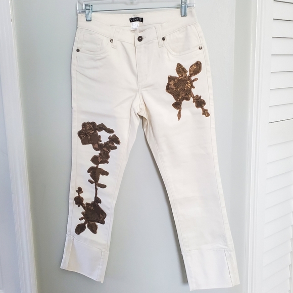 VENUS Denim - NWOT VENUS off-white Capri Jeans